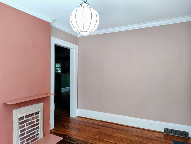 Building Photo - Charming 2-Bedroom, 2-Bath Brick Ranch Home in Midwood!