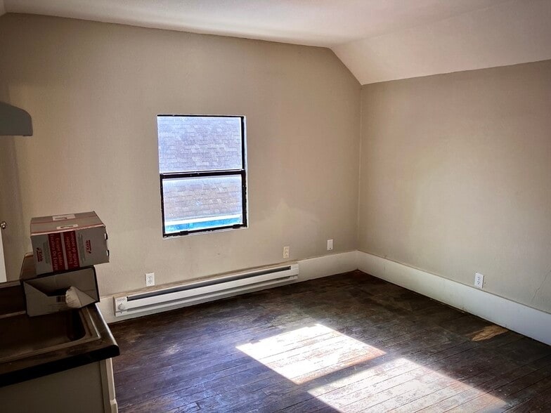 Building Photo - 2505 E 2nd St N