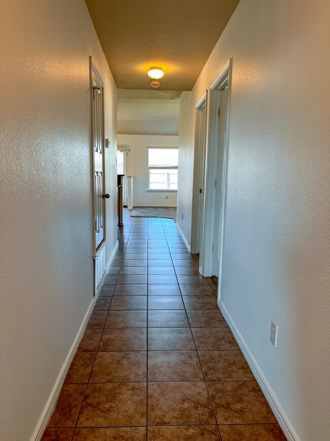 Building Photo - Available NOW!!!! This charming 1 story, 4...