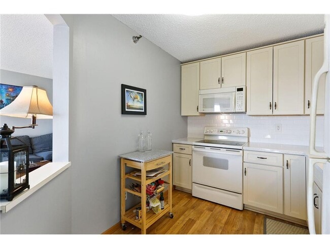Building Photo - 78 10th St E