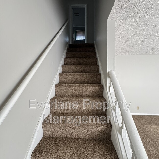 Building Photo - 4030 N Catherwood Ave