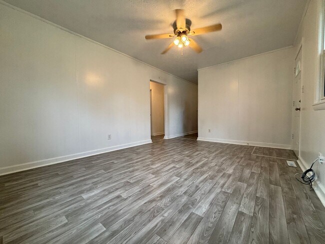 Building Photo - Available Now 2 bedroom 1 bathroom with 2 car garage