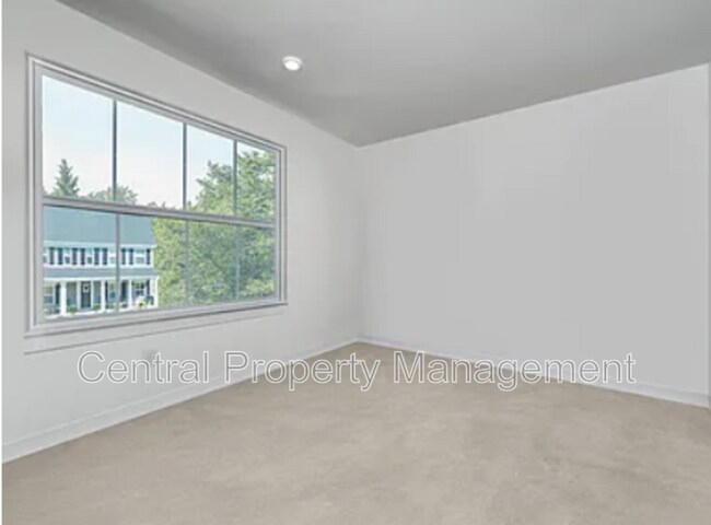 Building Photo - 200 Hollythorpe Ln