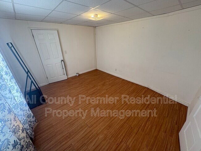 Building Photo - 4 Henshaw Ct