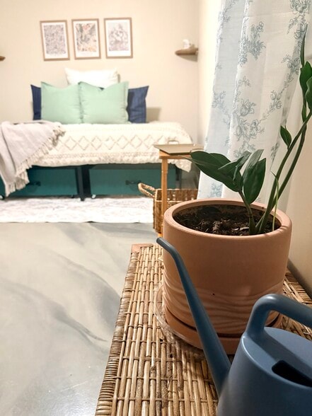 Building Photo - 701 Cedar St