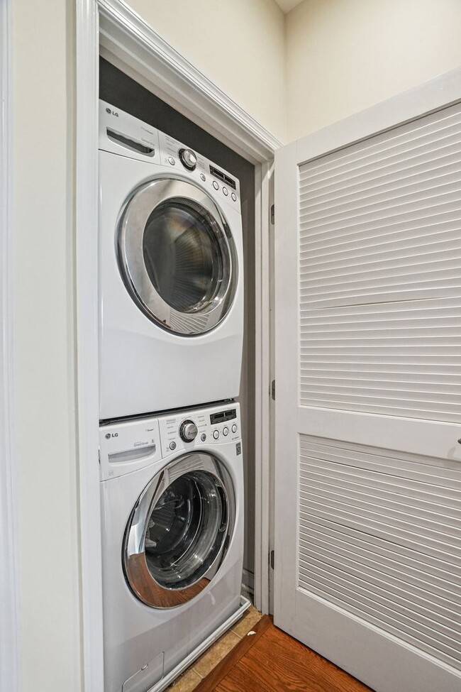 Building Photo - Amazing Opportunity in The Villages at Dak...