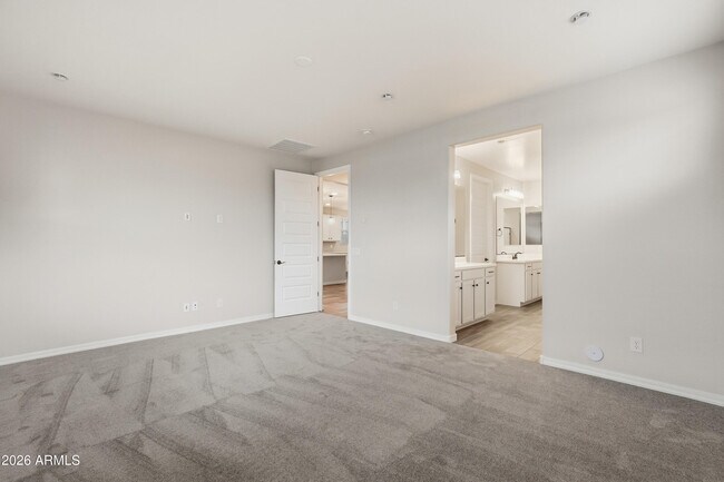 Building Photo - 932 W Macaw Dr