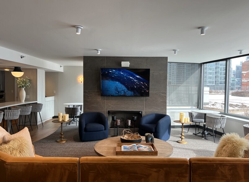 Building Photo - 645 N Kingsbury St