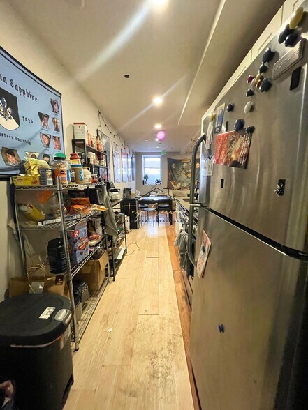 Building Photo - 723 Parker St