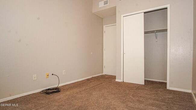 Building Photo - 11024 Sunshine Ct