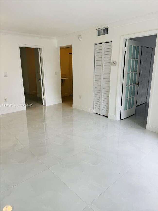 Building Photo - 6961 SW 129th Ave