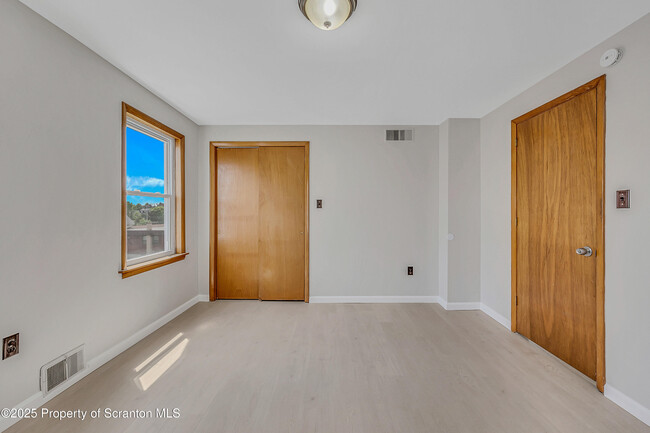 Building Photo - 1605 Bulwer St