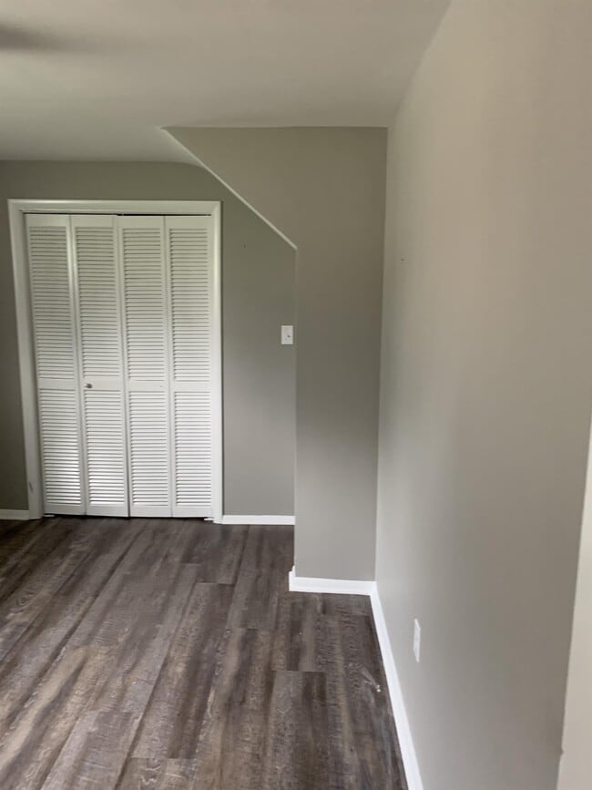 Building Photo - 555 New Alexandria Rd