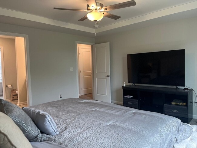 Building Photo - Lovely Energy Efficient Home In Smithfield...