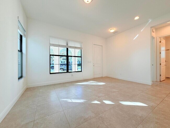 Building Photo - 2074 Dickens Terrace