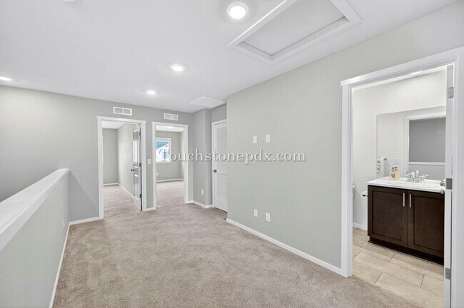 Building Photo - Recently Built Woodburn Townhome Featuring A/C