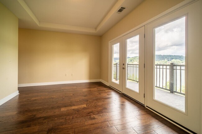 Building Photo - Lakefront Condo for Rent | 2 Bed, 2 Bath |...