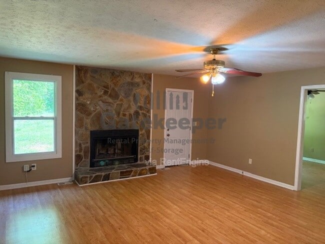 Building Photo - 125 Elberta Dr