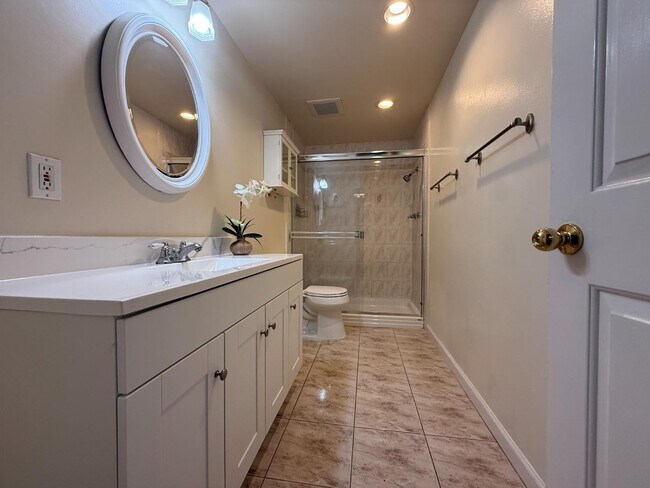 Building Photo - 976 De Soto Ln