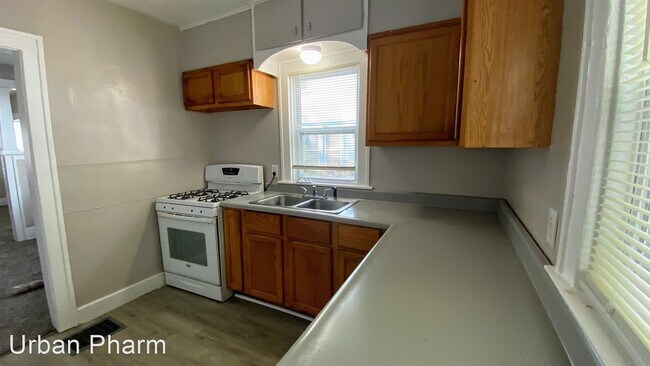 Building Photo - 3 br, 1 bath House - 555 Oakdale SE