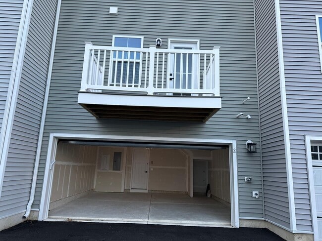 Building Photo - 8626 S Park Dr