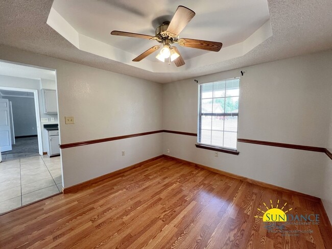 Building Photo - Charming 3 Bedroom Home in Countryview Estates community with Solar Panels!