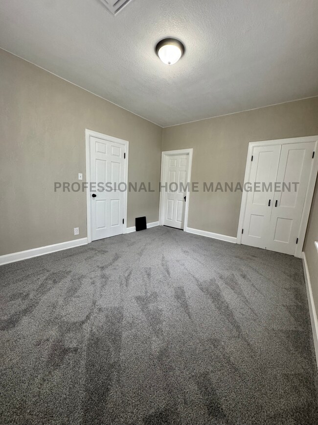 Building Photo - Charming 2-Bedroom, 1-Bath Home with Finis...