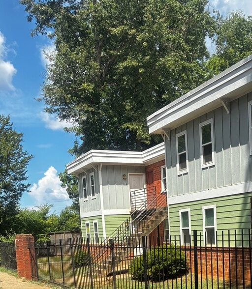 Primary Photo - Stratham Place Apartments