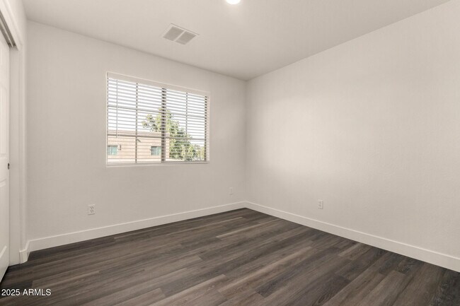 Building Photo - 2838 E Tracy Ln