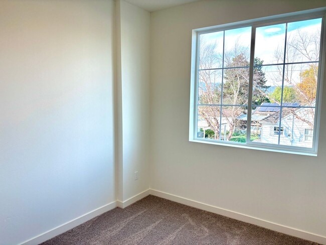Building Photo - St. Johns Townhouse - Modern, Spacious, New Construction 2 Bedroom with A/C, Washer/Dryer, and Pr...