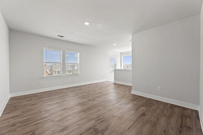 Building Photo - 213 Flowers Ave