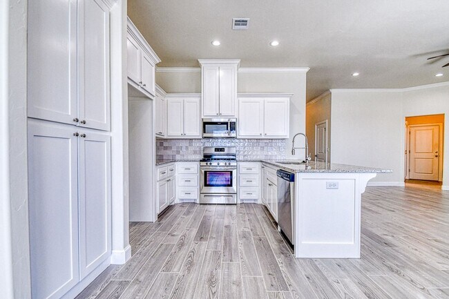 Building Photo - 3112 Pebble Pond Dr