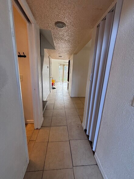 Building Photo - 5148 Tennis Court Cir