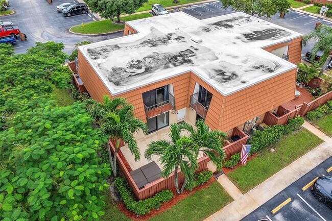 Building Photo - 2906 Waterford Dr S