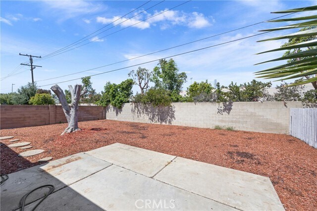 Building Photo - 3605 E Almond Ave