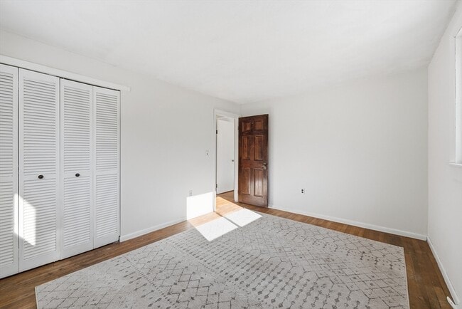 Building Photo - 43 Little John Dr