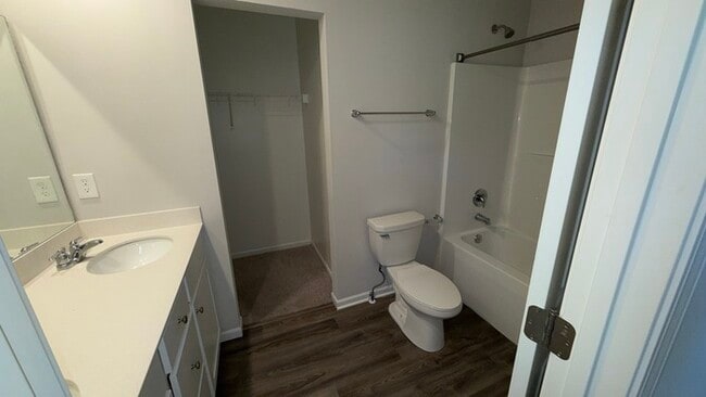 Building Photo - Lovely 3-Bedroom Home in a Quiet Kansas Ci...