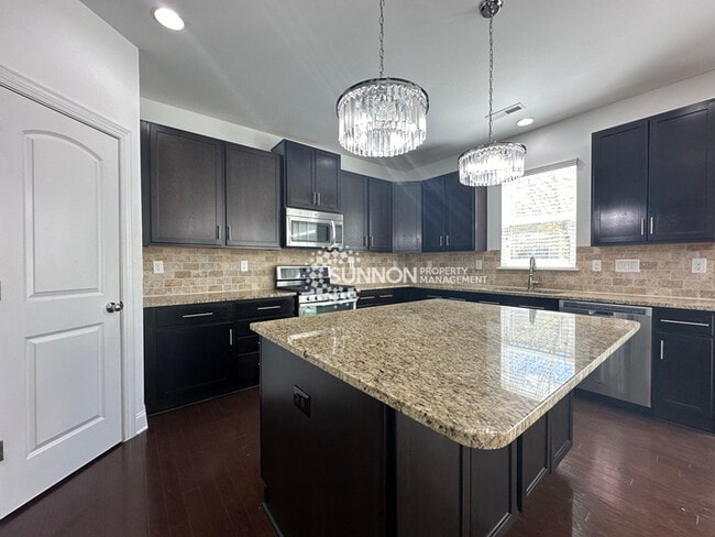 Building Photo - 4 Bedroom 2.5 Bathroom in Indian Trail