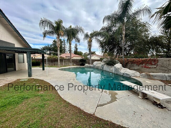 Building Photo - Stunning 4 Bed/3 Bath Home in The Oaks w/ Pool, Solar & $0 Deposit Option