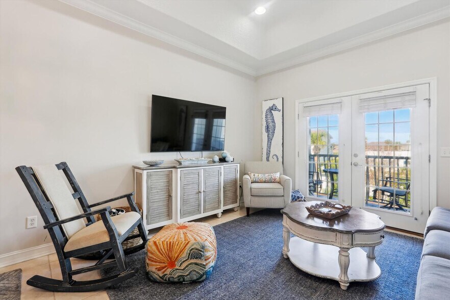 Building Photo - 361 Royal Caribbean Ct