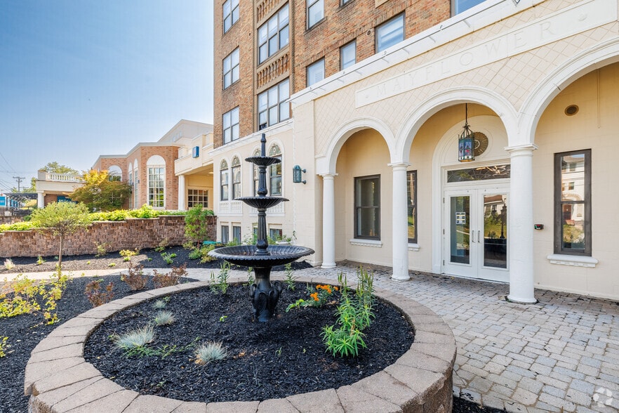 Building Photo - Mayflower Apartments