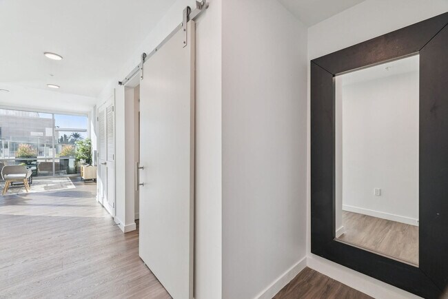 Building Photo - 222 E Jefferson St