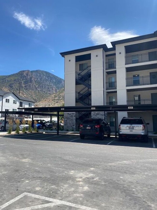 Building Photo - Beautiful 2 Bedroom Condo in Provo!