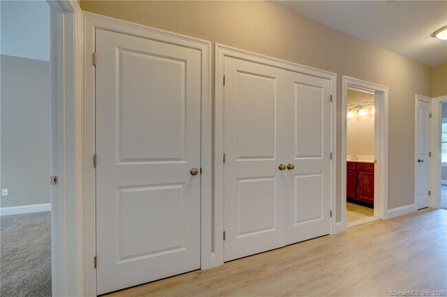 Building Photo - 6 Bayberry Ln
