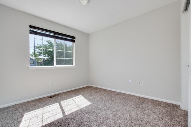 Building Photo - 10373 Ravenswood Way