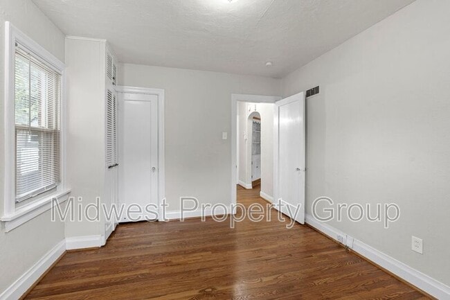 Building Photo - 3417 Eminence Blvd