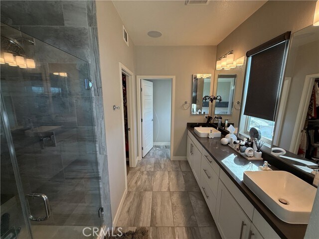 Building Photo - 101 Interval