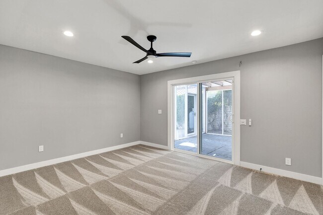 Building Photo - Stunning Remodeled 4-Bedroom Home in Exclu...