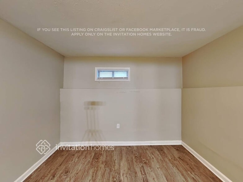 Building Photo - 4026 Leicester Dr NE