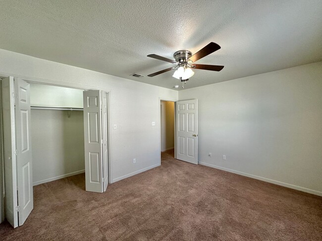 Building Photo - 3803 El Paso Dr